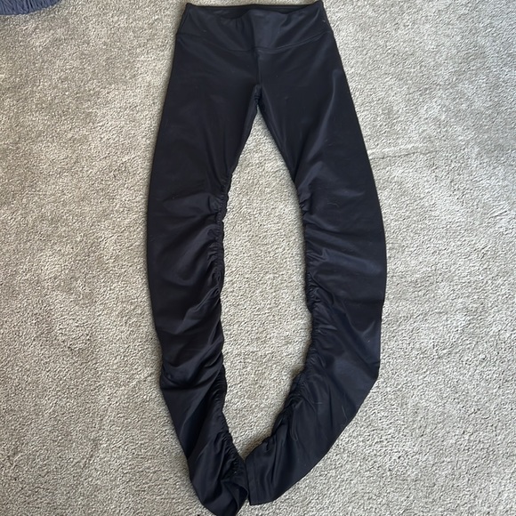 ALO yoga black goddess leggings - Picture 3 of 4